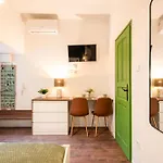 Very Central - Calm Studio - Modern Design